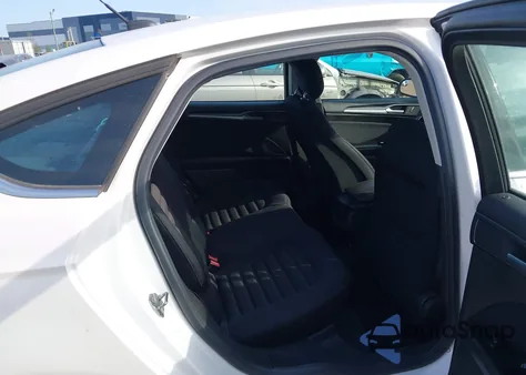 2013 Ford Fusion Se z USA, uszkodzony, nr VIN 3FA6P0H73DR315670